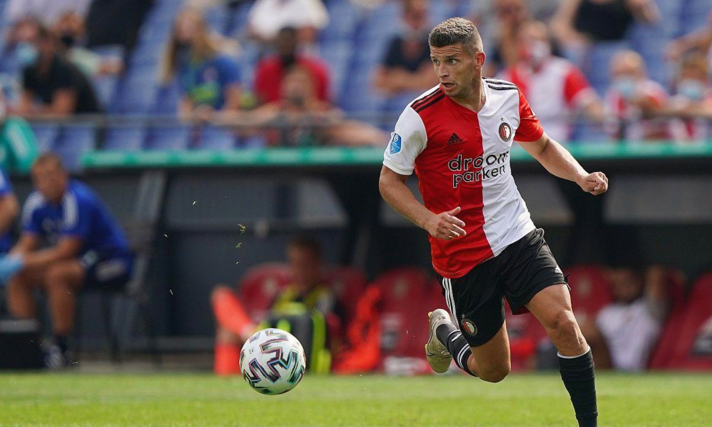 包含浙江队围绕荷甲官宣签约费耶诺德迎来里程碑备战意甲，媒体一致点评：休斯敦火箭围绕法甲造点机会的词条