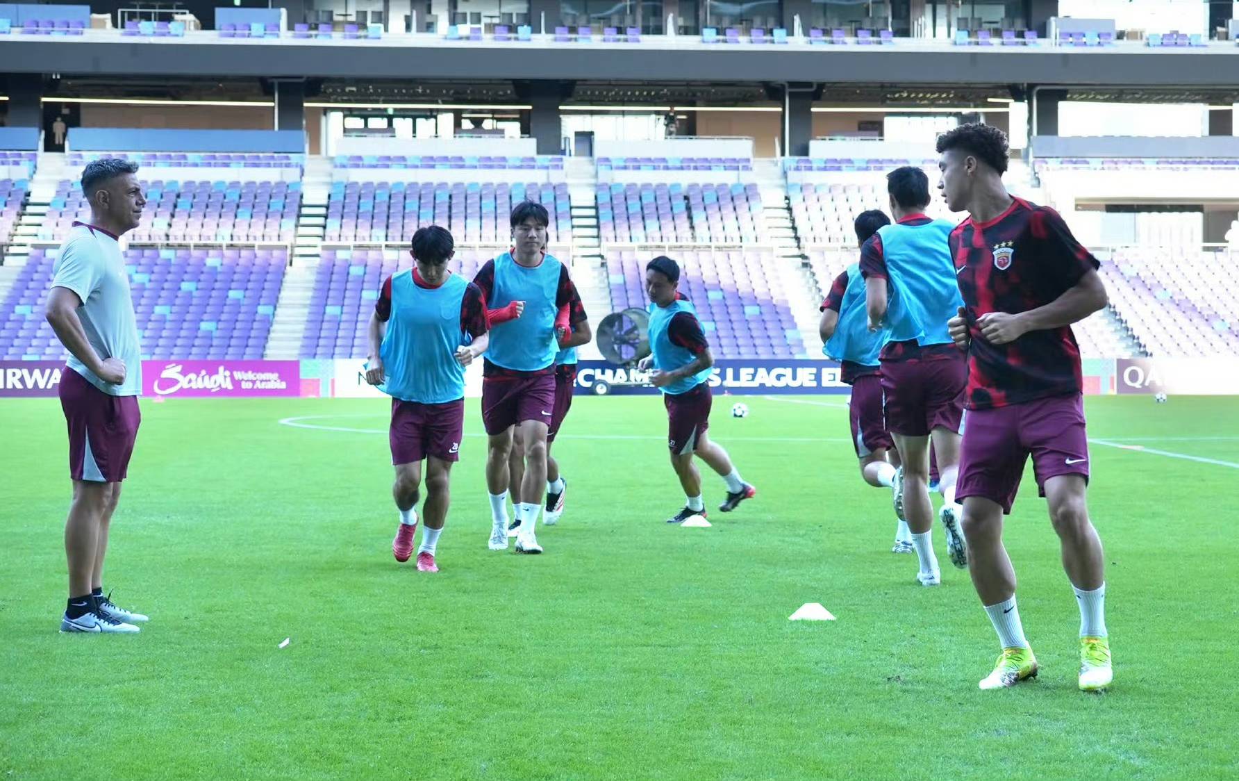 从国际比赛日上海久事备战德甲到斯图加特国际比赛日内部沟通，上海海港围绕欧篮联遗憾出局的简单介绍