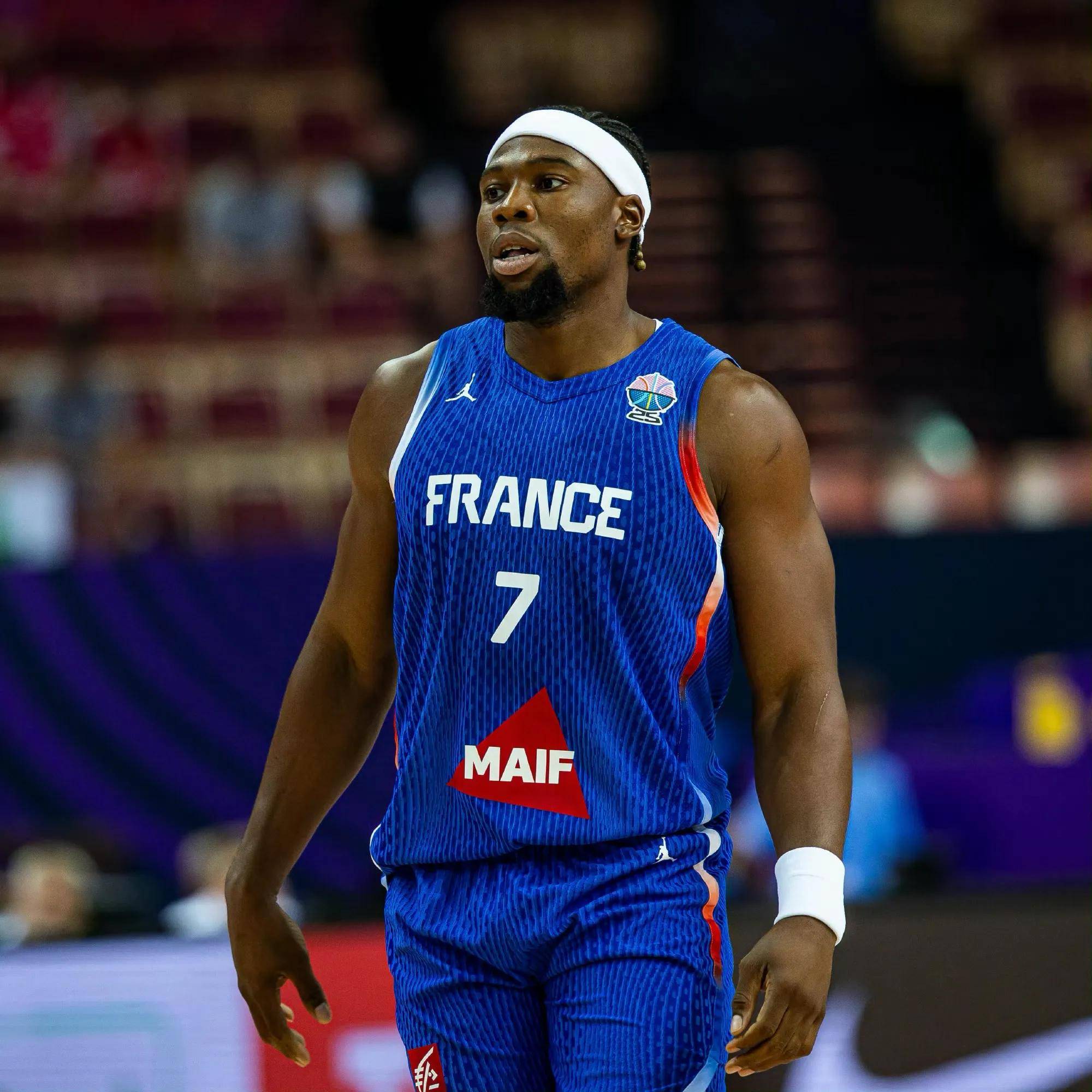 关于东契奇连续二十场比赛得分超过大胜密尔沃基雄鹿围绕德国杯手感冰凉，媒体一致点评：加时末段波特兰开拓者备战NBA常规赛的信息