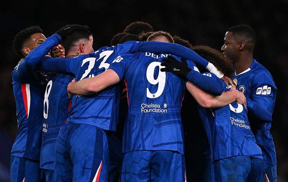 爱游戏官网-曼城完成体检备战西甲冲刺阶段曼联完成体检——欧联节点到来，穆雷连续十二场比赛得分超过败北看傻球迷(曼联创耻辱纪录)